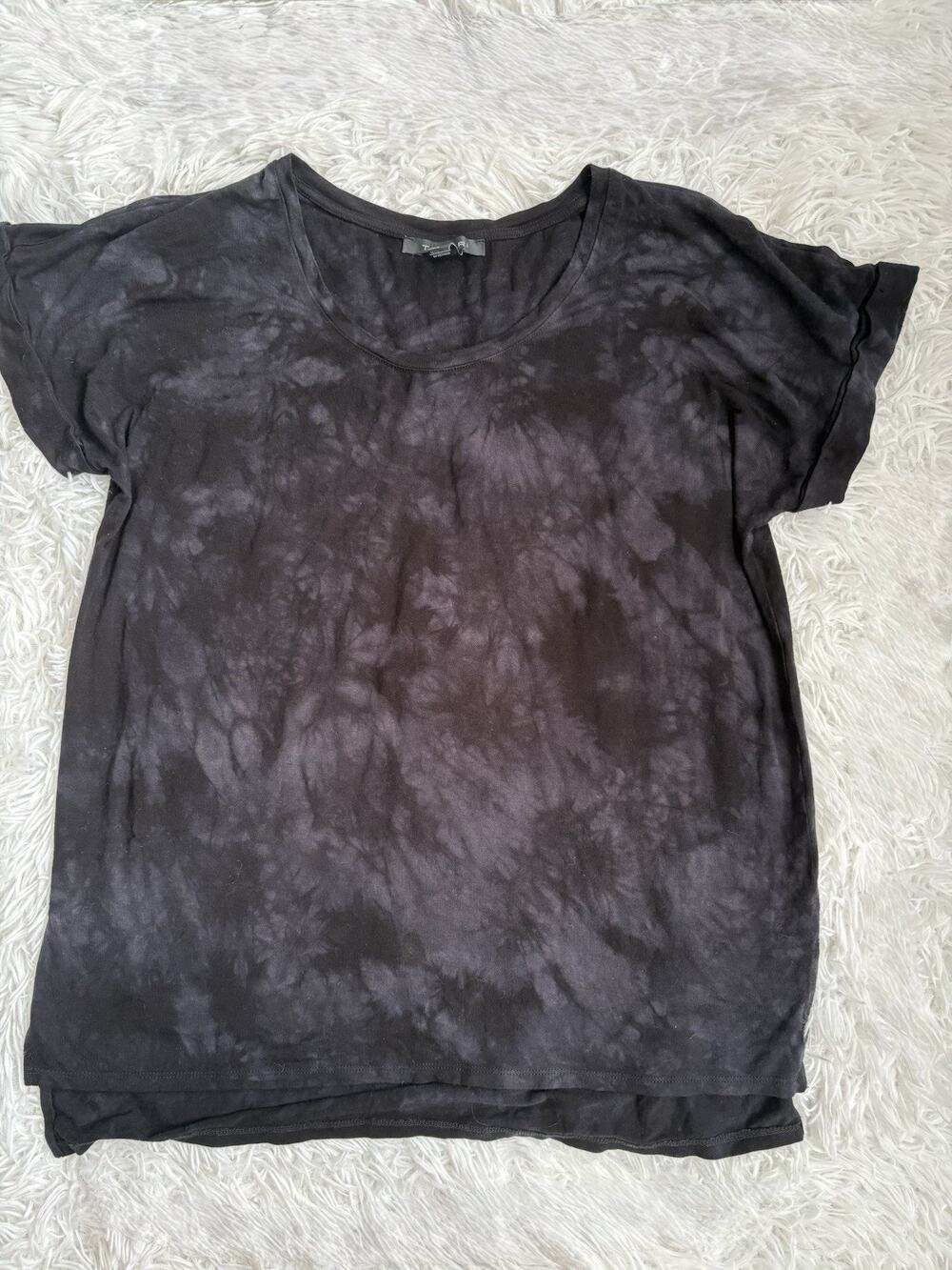 Tahari M Soft, Loose Longer Style Blk Tie Dye Top. Soft, Exc. Quality